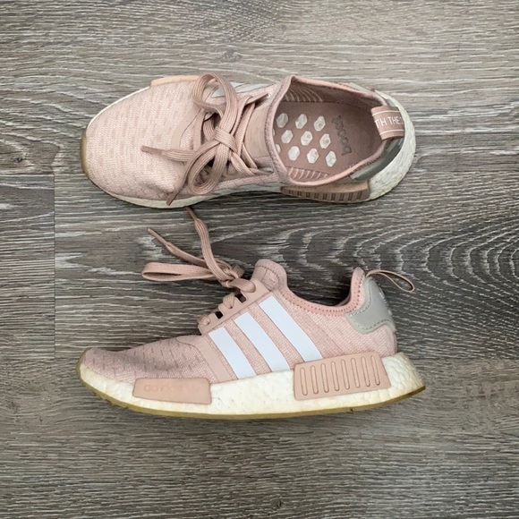 Adidas NMD R1 Chalk Pearl Pink - Picture 1 of 8